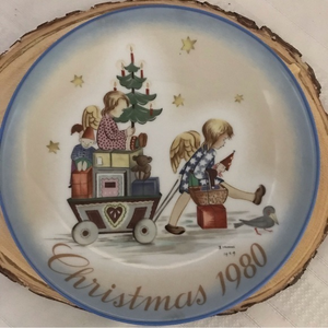 Parade into England 1980  Christmas Plate A Child's Dream Of Toy Land‎